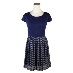 Speechless Navy Chevron Fit & Flare Dress Juniors 5 Cap Sleeve V-Back